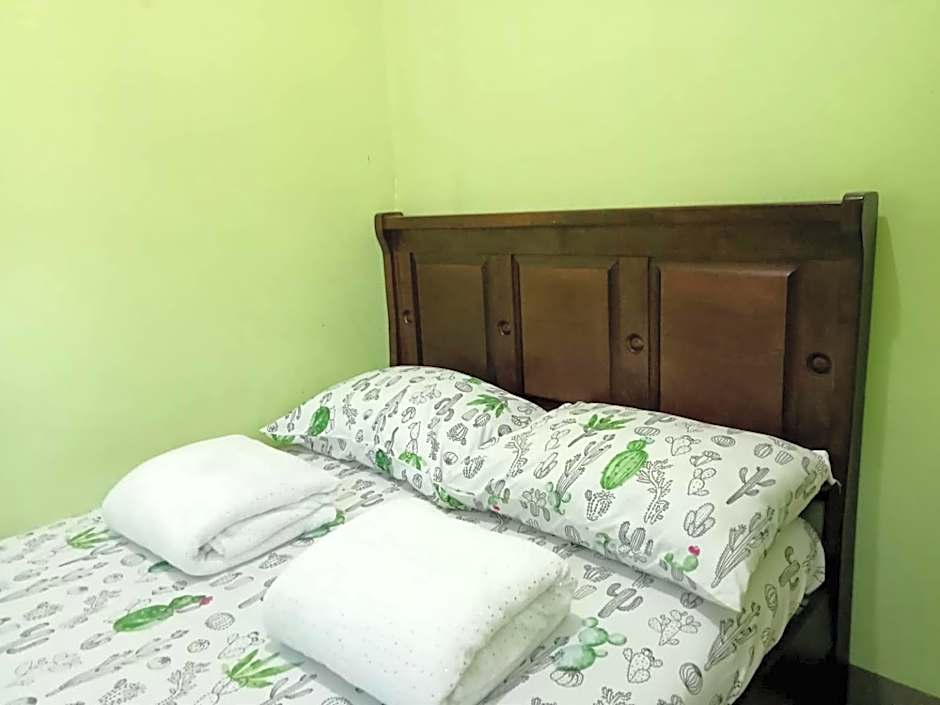 JO-ZA-NA's Hostel(bed and breakfast)