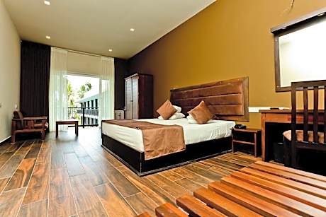 Super Deluxe Room with Balcony,Bath and Sea View