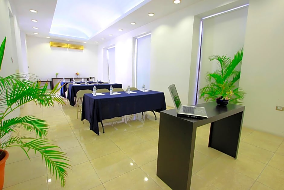 Hotel Embajadores