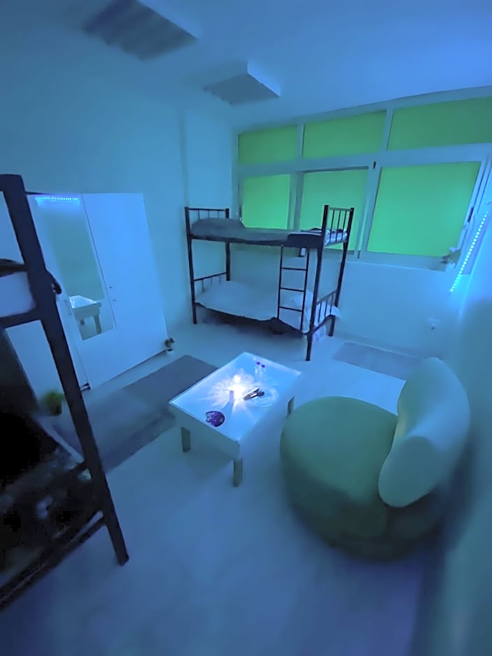 MBZ - Nice Bed Space "MEN"