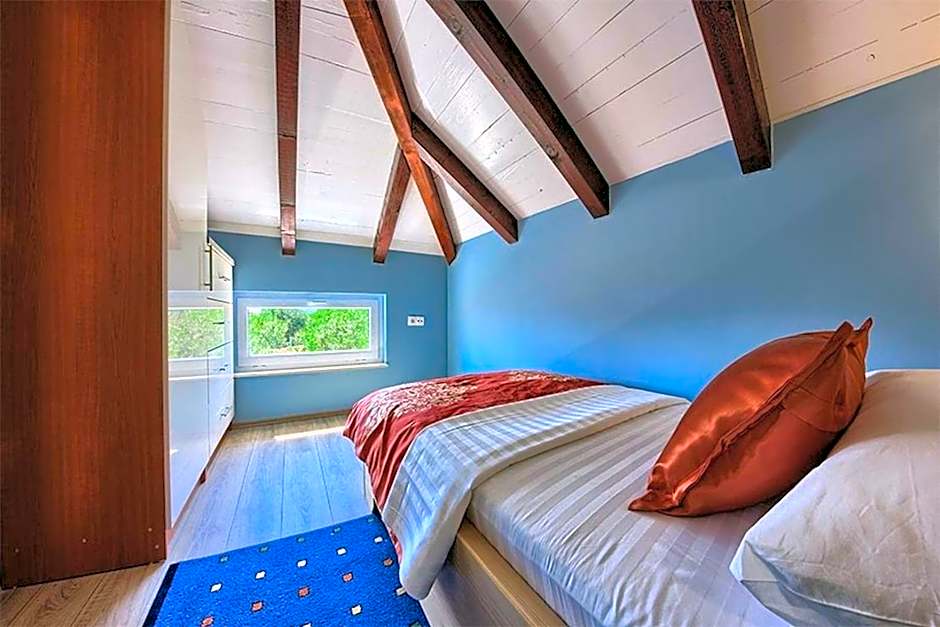 Luxury Beachfront Villa Dalmatino Trogir with private pool right at the beach in Okrug Gornji - Ciovo