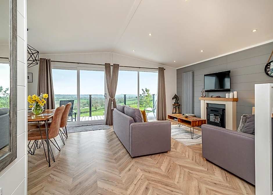 Midsomer Lodges