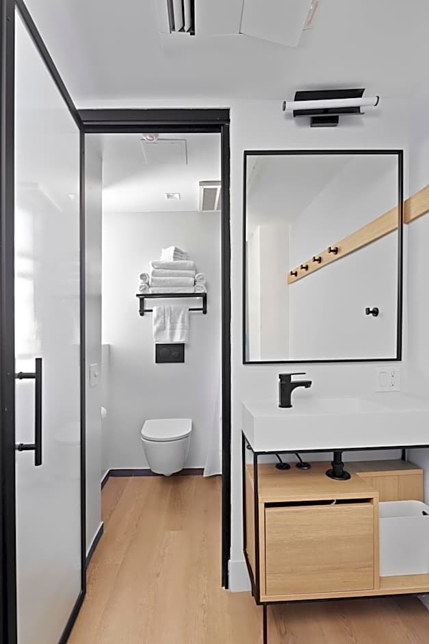 Riverside Tower Hotel