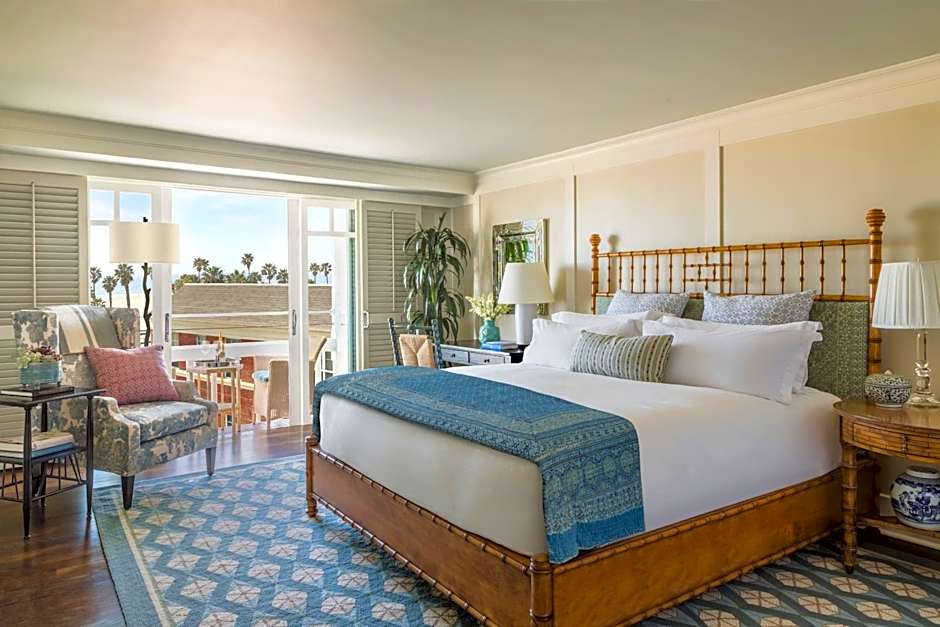 Photo 1 of 4 of 1 King Bed, Partial Ocean View