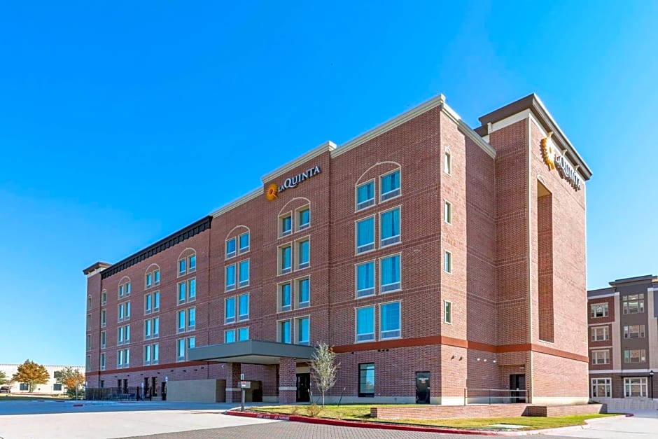  La Quinta Inn & Suites by Wyndham Dallas - Frisco Stadium