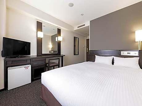Single Room - Main Building - Non-Smoking