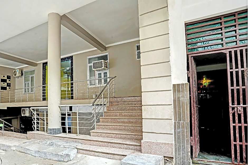 Hotel O Wamson Alpha Co living Stays