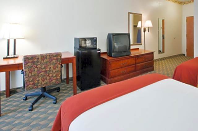 Holiday Inn Express Hotel & Suites Laurinburg By IHG
