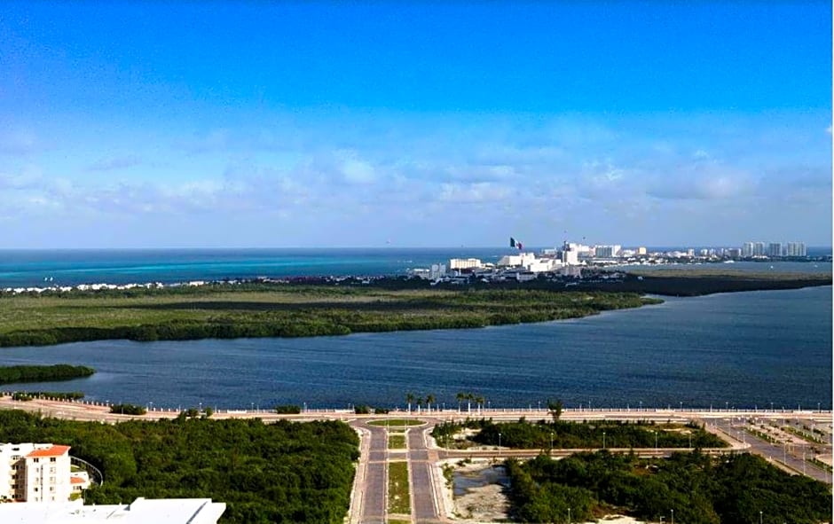 Suites Malecon Cancun