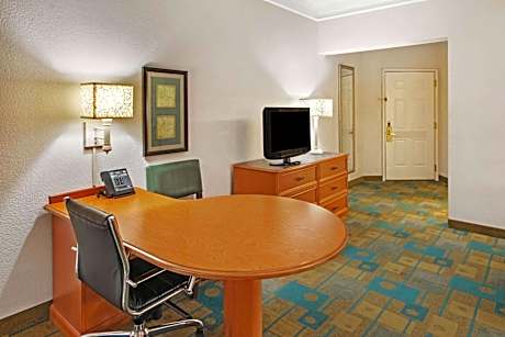 Executive King Room - Non-Smoking