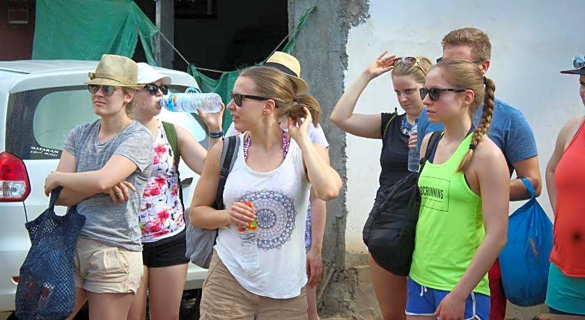 Duyung Rooms and Resto