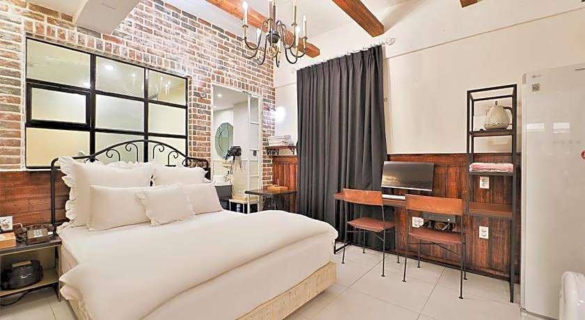 February Boutique Hotel Hwanggeum