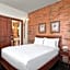 Le Place d Armes Hotel Suites