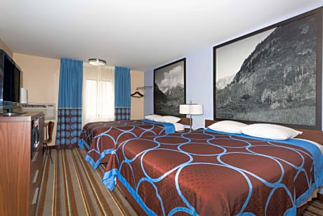 2 Queen Beds Second Floor Non-Smoking