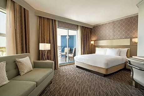 1 King Bed 1 Bedroom Corner Suite Balcony