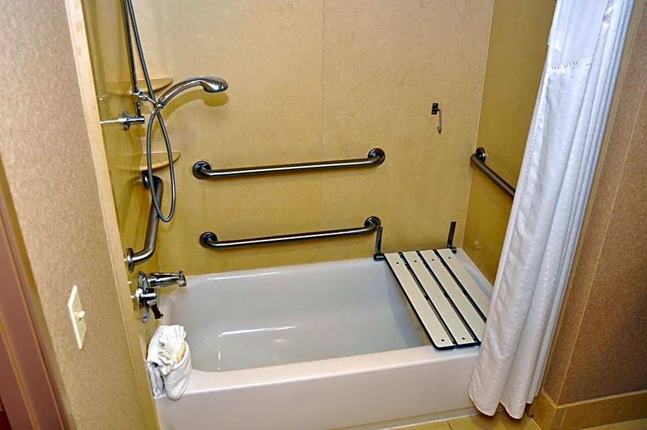 Photo 1 of 1 of Standard 2 King Beds, Accessible, Bathtub