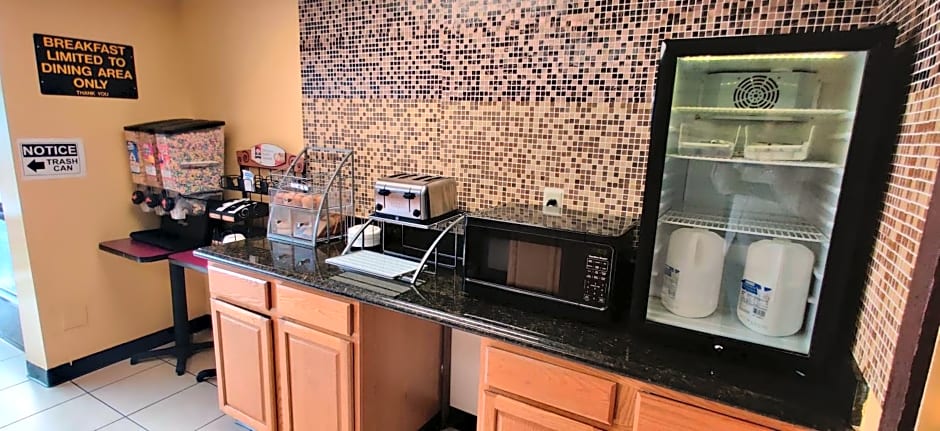 Super 8 by Wyndham Champaign