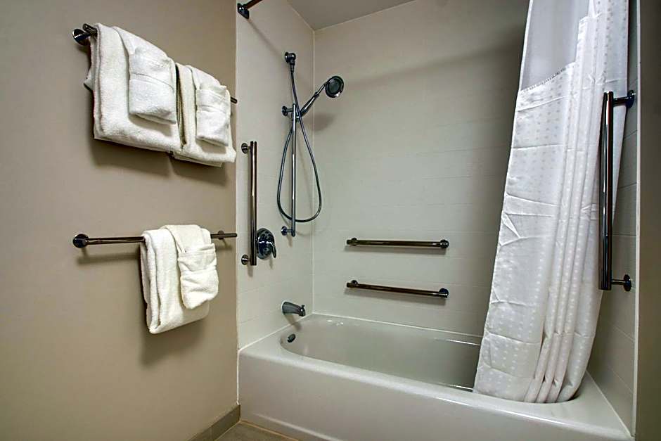 Holiday Inn Express & Suites Elizabethtown North By IHG