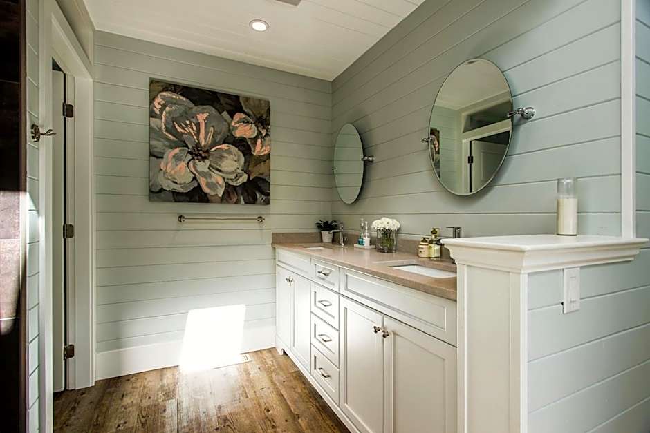 Kelowna Bed & Breakfast - CHATHAM HOUSE