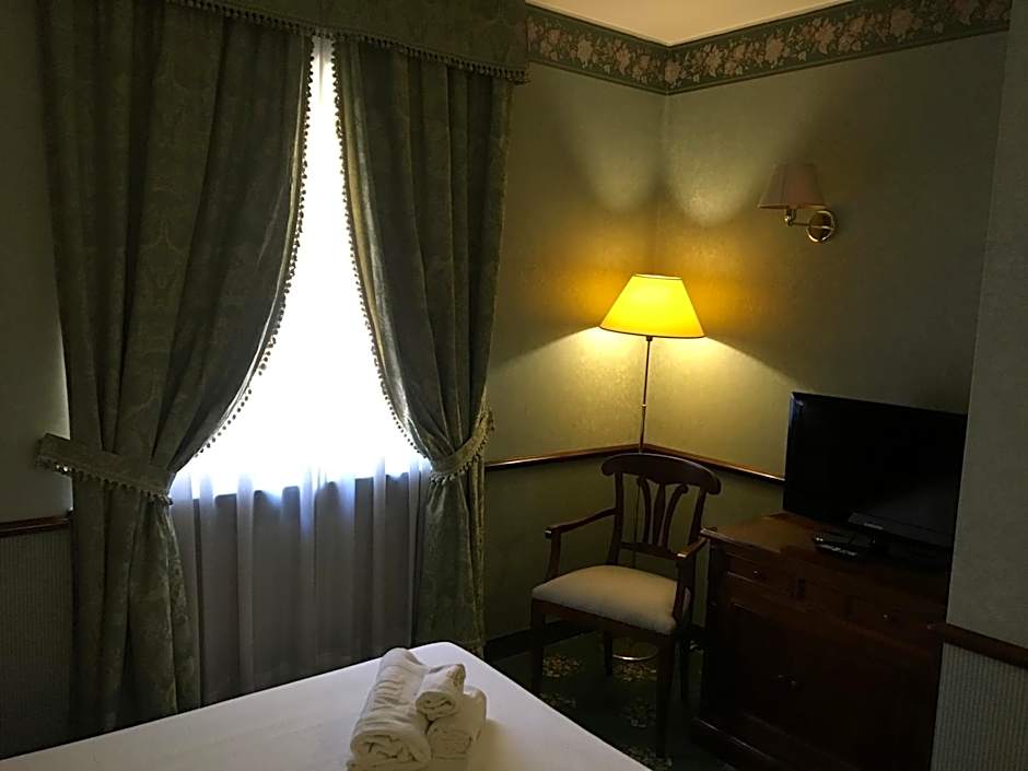 Hotel De La Ville