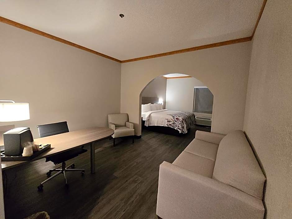 Red Roof Inn & Suites Hinesville
