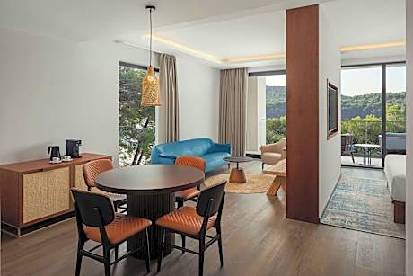 The Isolano Suite/SeaView, Suite, 1 King California, Sea view, Beach front, Balcony