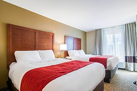 Queen Suite with Two Queen Beds and Sofa Bed - Non-Smoking