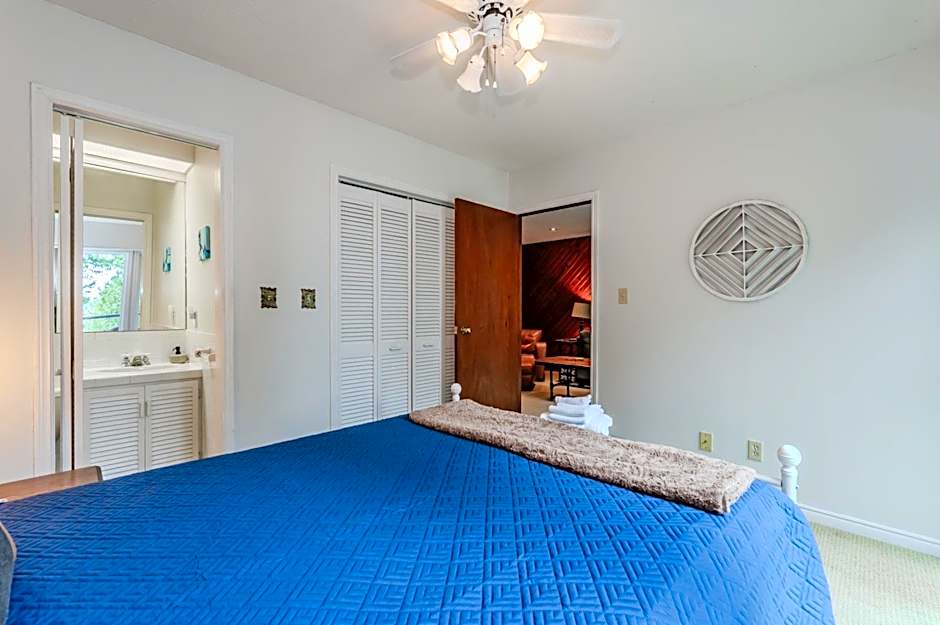 TGIF - Serene Waterfront Retreat