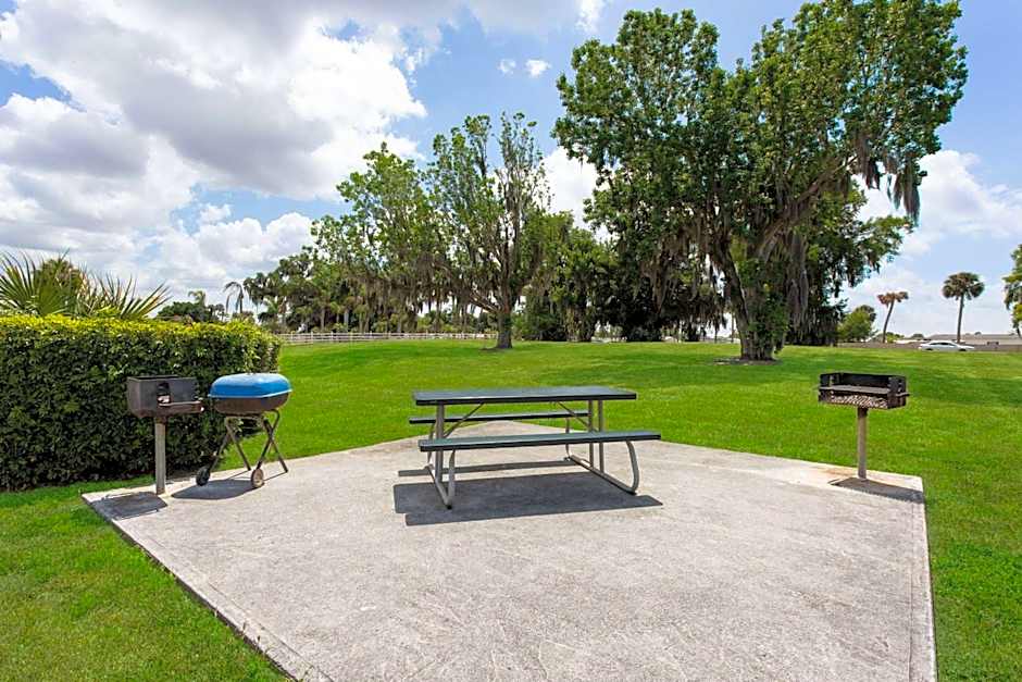 Travelodge Suites by Wyndham Lake Okeechobee