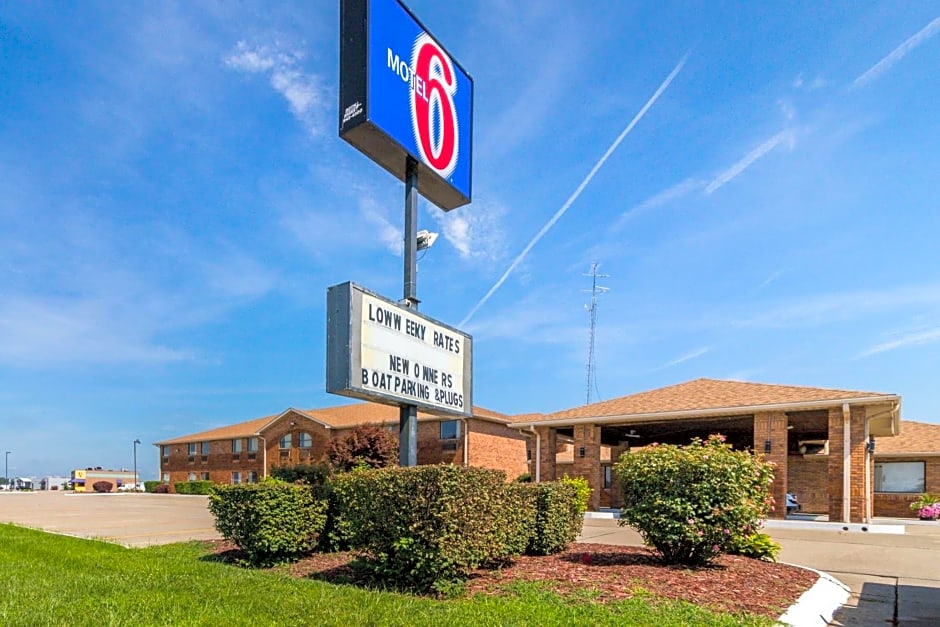 Motel 6-Marion, IL