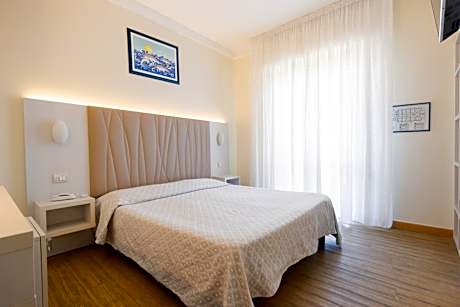 Double Room with Partial Sea View