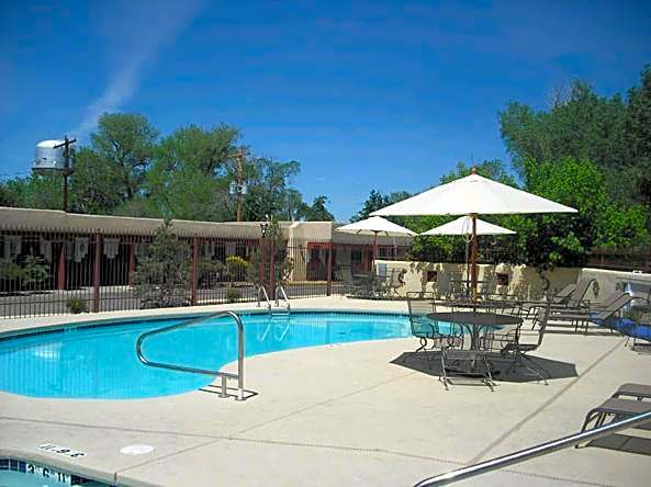 El Pueblo Lodge