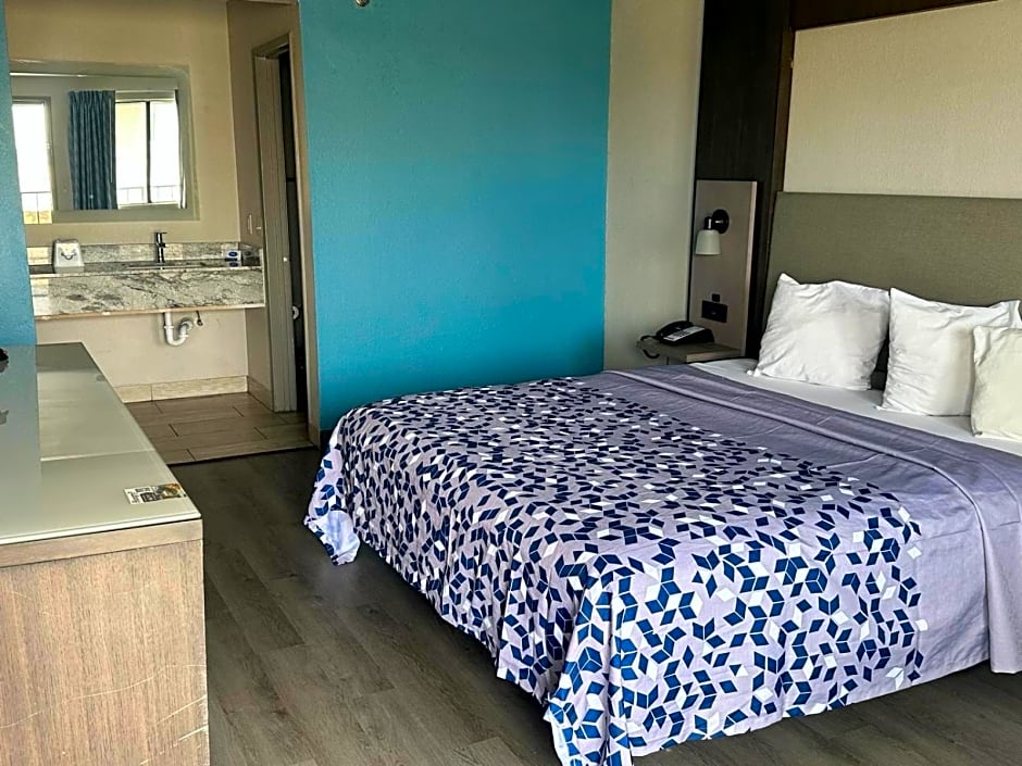Days Inn by Wyndham El Paso Airport East