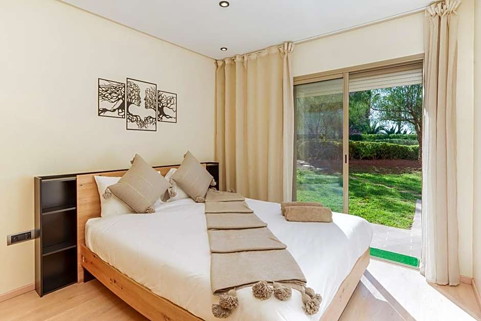 Relax Front Of Pool-Garden-Fibre