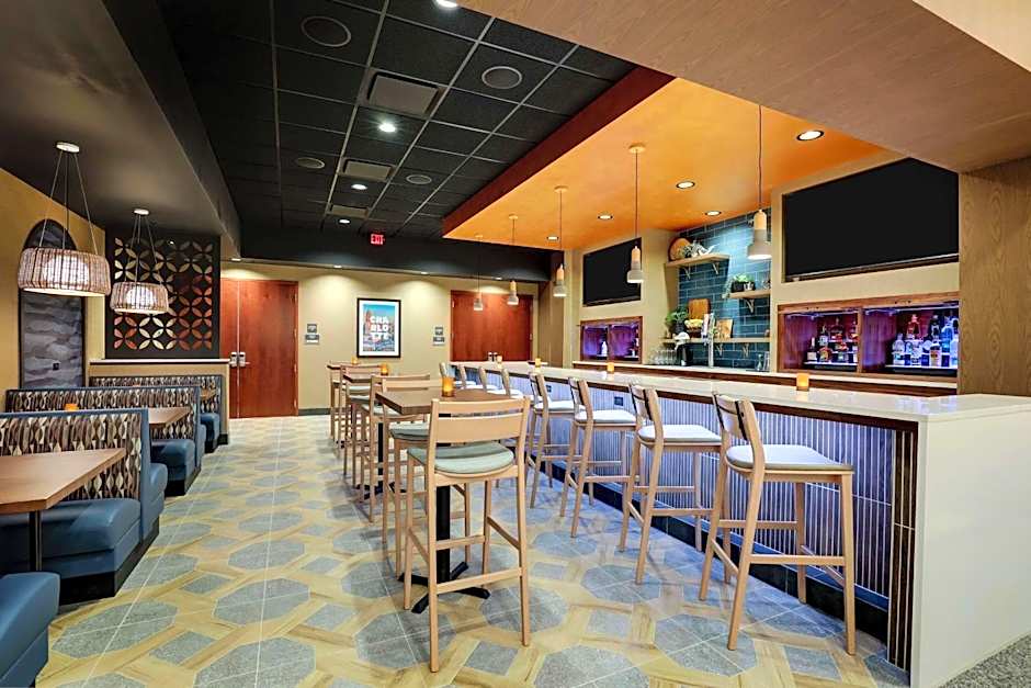 Drury Inn & Suites Charlotte Arrowood