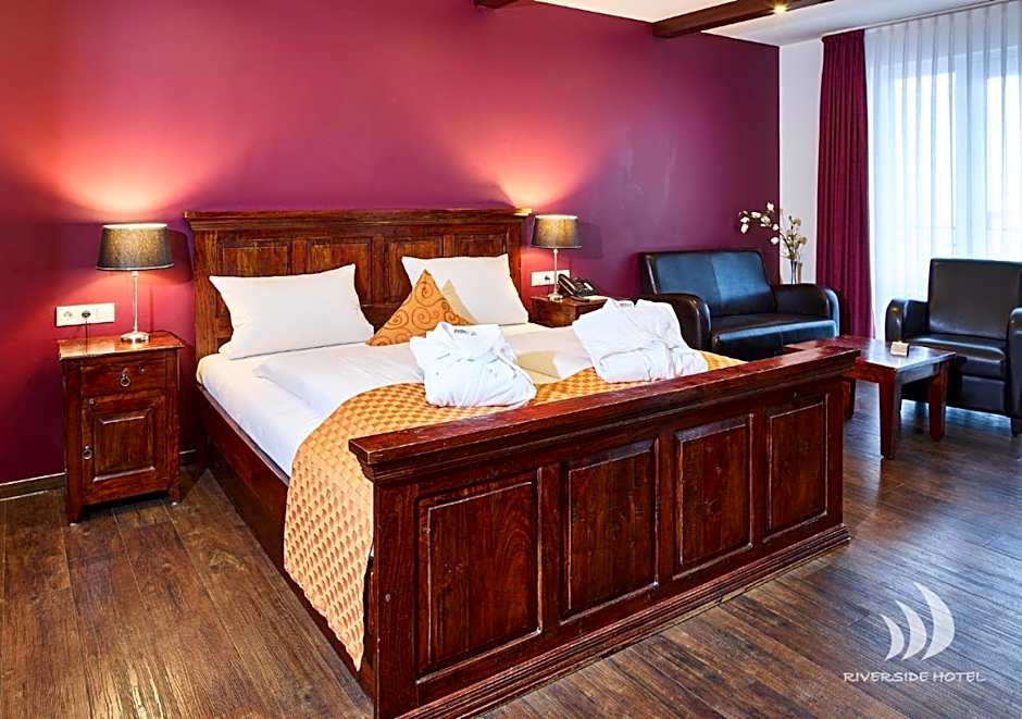 Riverside Hotel