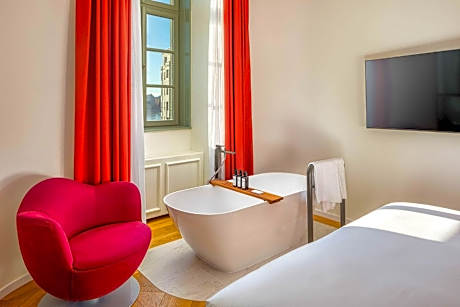One-Bedroom Suite with Danube View