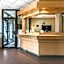 Quality Hotel & Suites