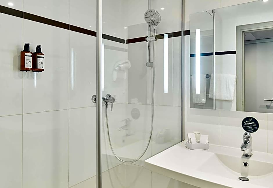 B&B HOTEL Saint-Quentin-en-Yvelines Centre Gare 4 étoiles