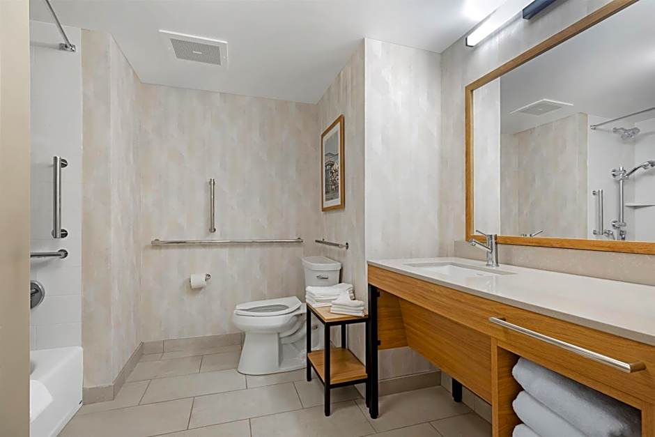 Hampton Inn By Hilton & Suites Plymouth