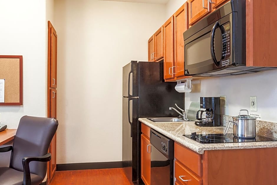 Candlewood Suites Lake Jackson, an IHG Hotel