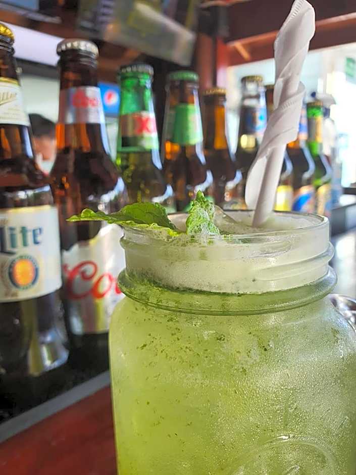 Hotel and Dive Center Roatan Yacht Club