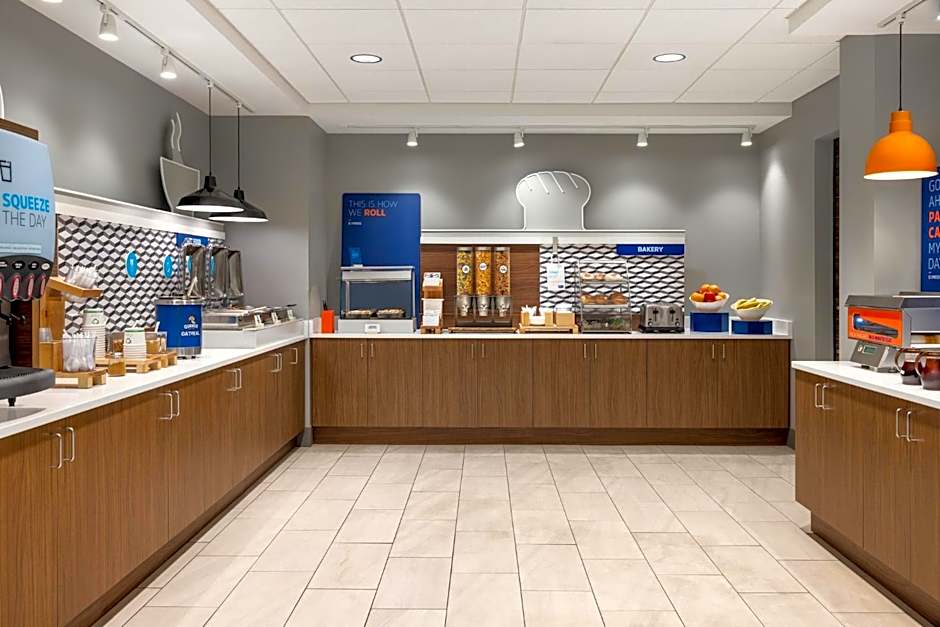 Holiday Inn Express Hotel & Suites Hagerstown by IHG