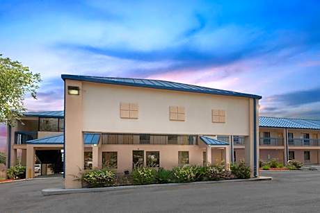 Super 8 by Wyndham Hattiesburg South