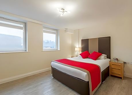 Deluxe One Bedroom Apartment