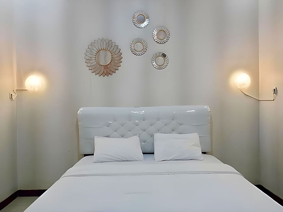 Urbanview Hotel Rifal Home Tegal