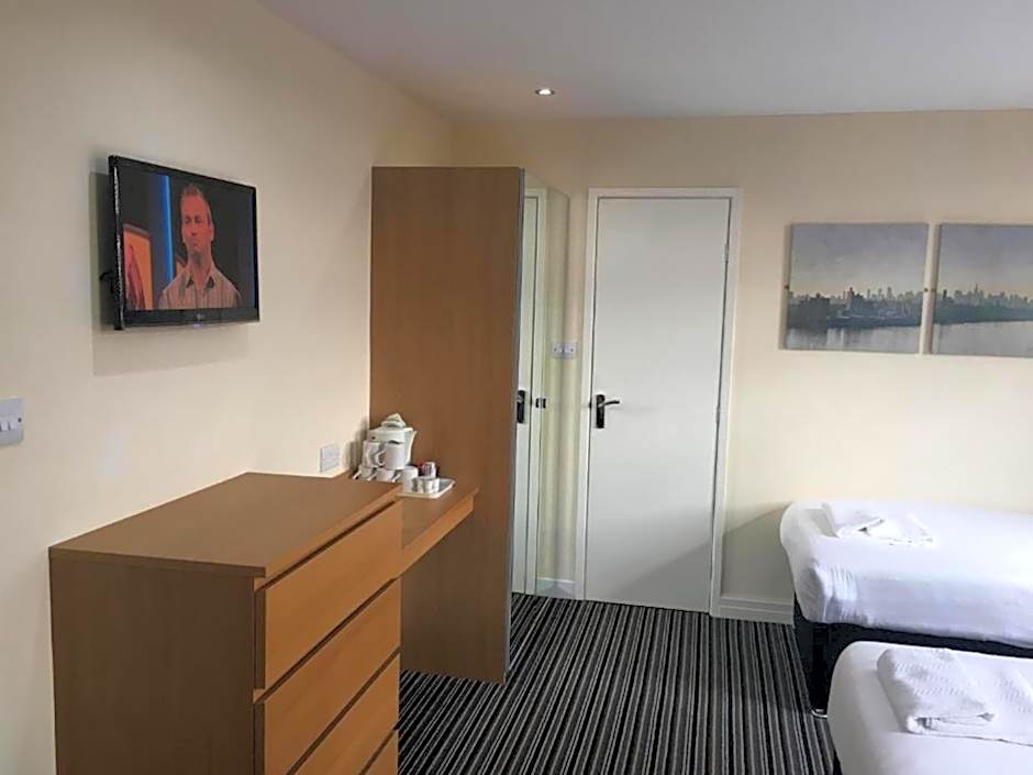 OYO Wave Crest Hotel