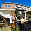 Iza Kamakura Guest House And Bar