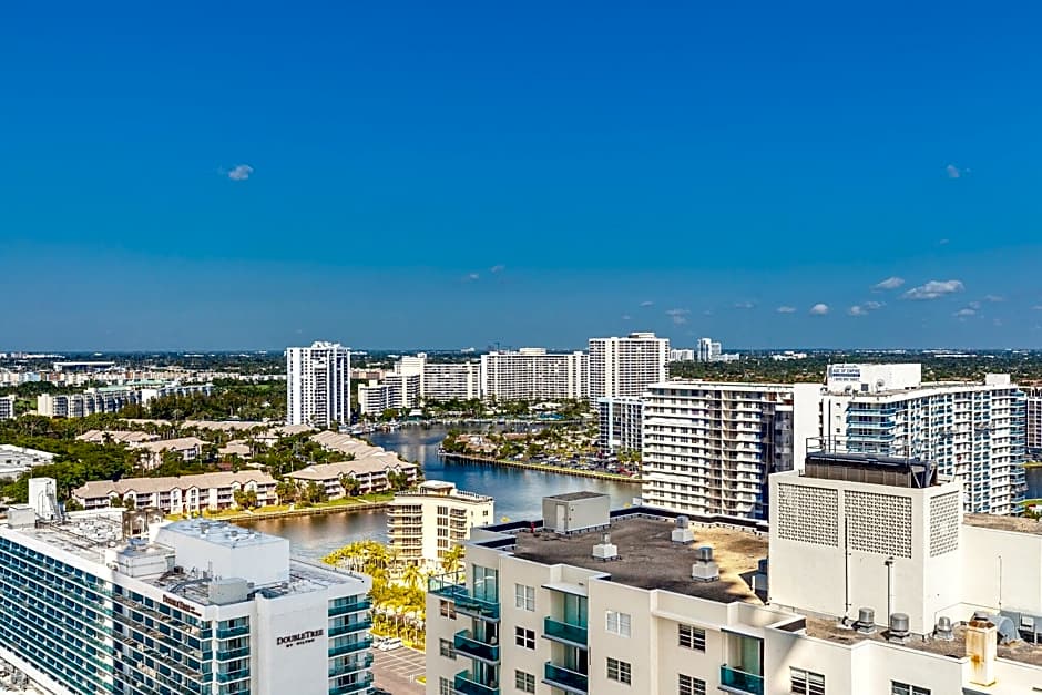 Hyde Beach Condos By Ammos Vr