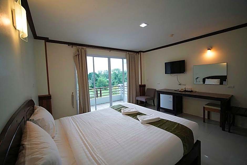 Sea Mountain Khanom Hotel